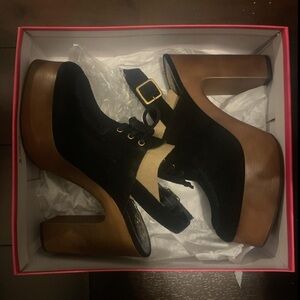 Vince Camuto Slingback platform clogs